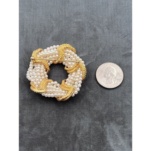 Brooch Pin Faux Pearl Strand Wrapped In Gold Colored Ribbed - Picture 3 of 3